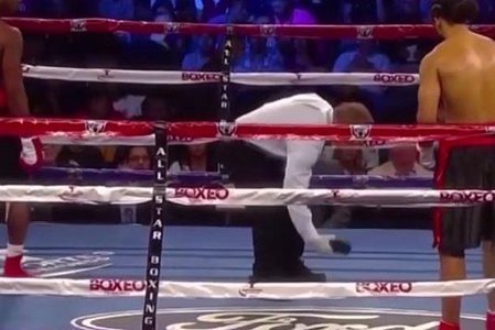 Во время боя у американского боксёра Марвина Джонса из трусов выпал телефон