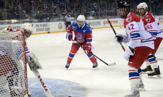 Путин забросил семь шайб в матче со сборной Ночной хоккейной лиги